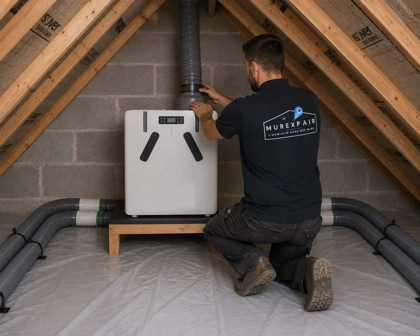 Installation d'une centrale de traitement de l'air dans des combles