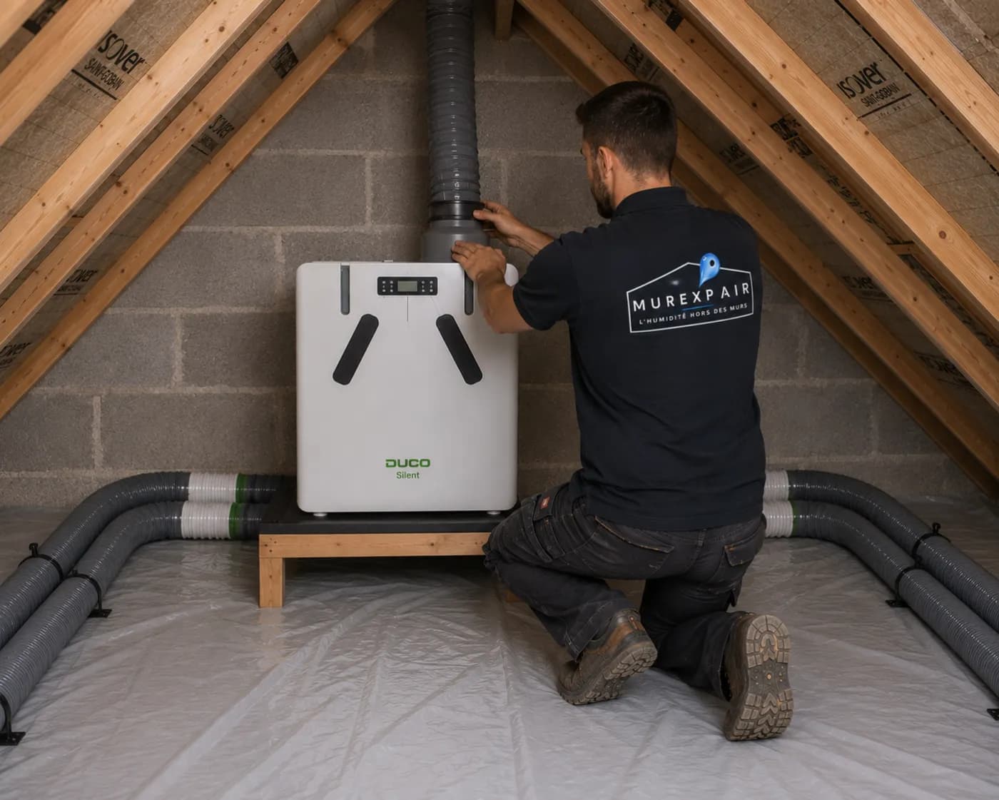 Installation d'une centrale de traitement de l'air dans des combles